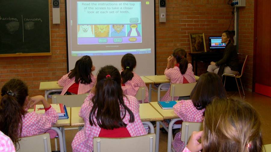 Las escuelas han implementado progresivamente las pizarras electrónicas en las aulas. FOTO: DT