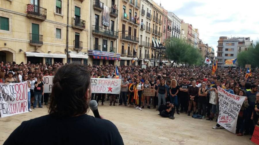 Imatge de la manifestació d'aquest matí a la plaça Imperial Tarraco. FOTO: LLUÍS MILIÁN