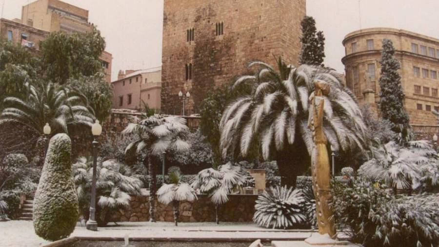 Falsa imagen (o fotografía antigua pasada como actual) de la zona de la Casa de la Festa nevada.