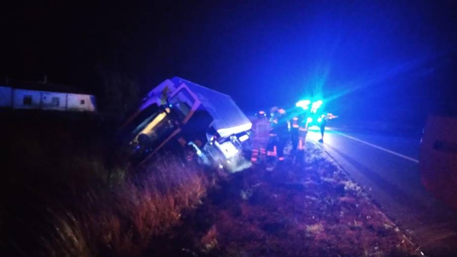 Imagen del camión accidentado este viernes 8 de abril en Cambrils. FOTO: cedida