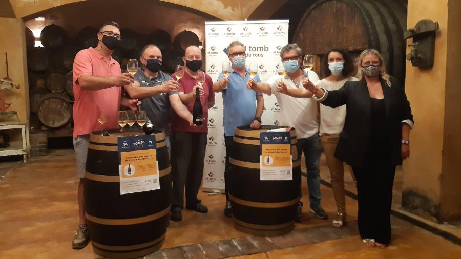 El Tomb presentó ayer en las bodegas De Muller las nuevas acciones. FOTO: M.P.