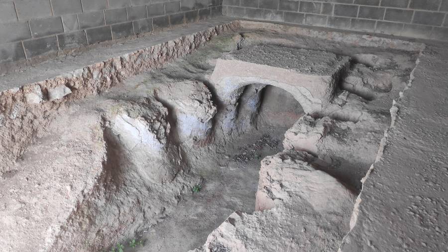 Reconstrucció de l’antic forn de Fontscaldes al terme municipal de Valls, una estructura tardana que data de finals del segle II aC. FOTO: ivan cots