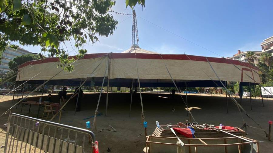 Imagen de la carpa de circo del Parc Sant Jordi que no finalizará su construcción. Foto: Alfredo González