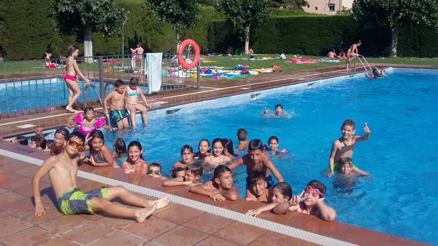 Els joves, a les piscines de la ciutat. FOTO: Aj. Vila-seca