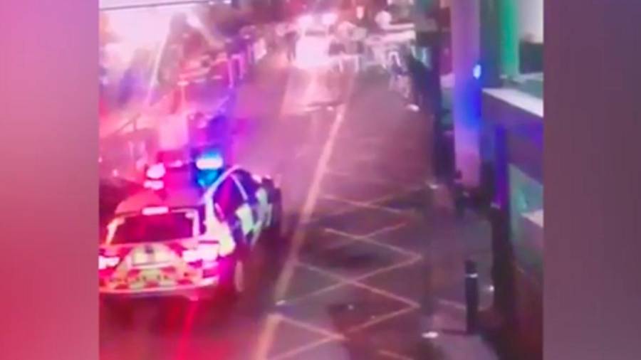 Captura de pantalla del momento en que la policía abatió a los terroristas en Londres.