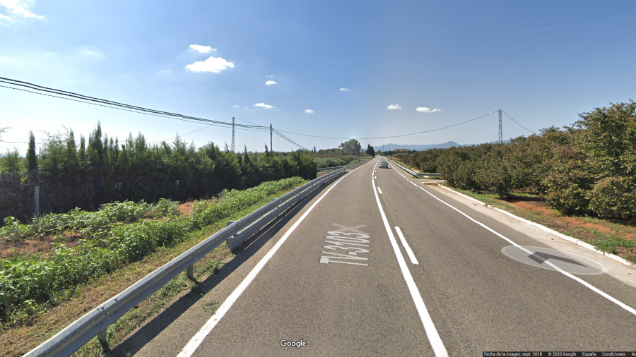 El accidente ocurrió en este tramo recto de la TV-3103. Foto: Google Maps