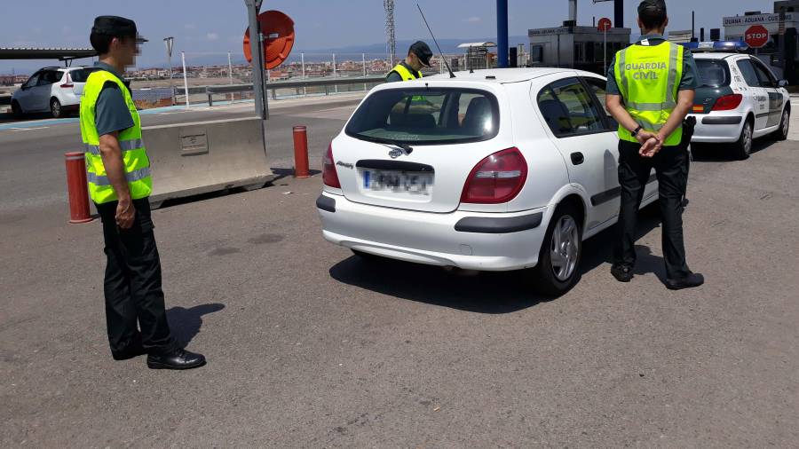 El vehículo interceptado en el puesto de control del Port de Tarragona. FOTO: Guardia Civil
