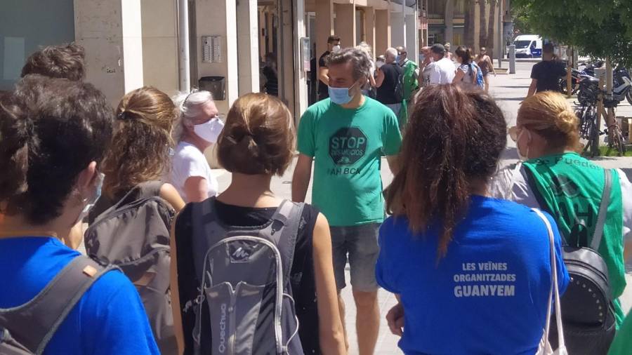 Concentración del 21 de julio en L’Hospitalet de Llobregat para parar un desahucio. Foto: ACN