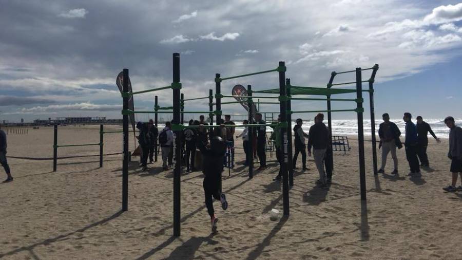 La nueva zona deportiva en la playa de Segur.