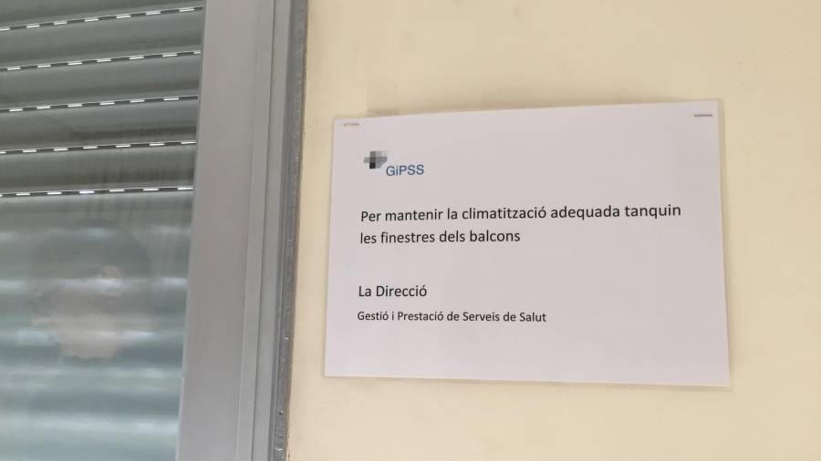 En el sociosanitario Francolí hay un cartel que recomienda no abrir las ventanas.