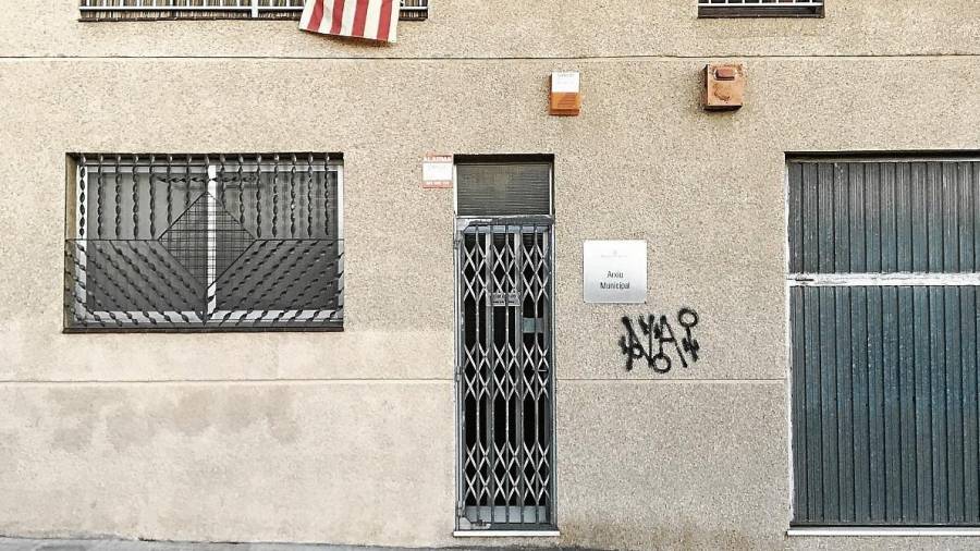 Imatge de l’exterior de l’Arxiu Municipal de Valls, ubicat al carrer de Creu de Cames. Des del consistori s’insisteix que l’Arxiu preservarà la integritat del fons. FOTO: Alba Tudó