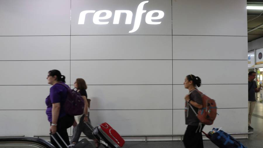 Renfe inicia los habituales paros del mes de agosto, cuando más molesta. EFE