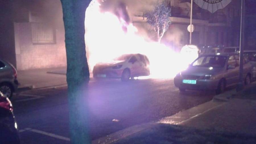 Las llamas afectaron al vehículo. FOTO: Policía Local El Vendrell