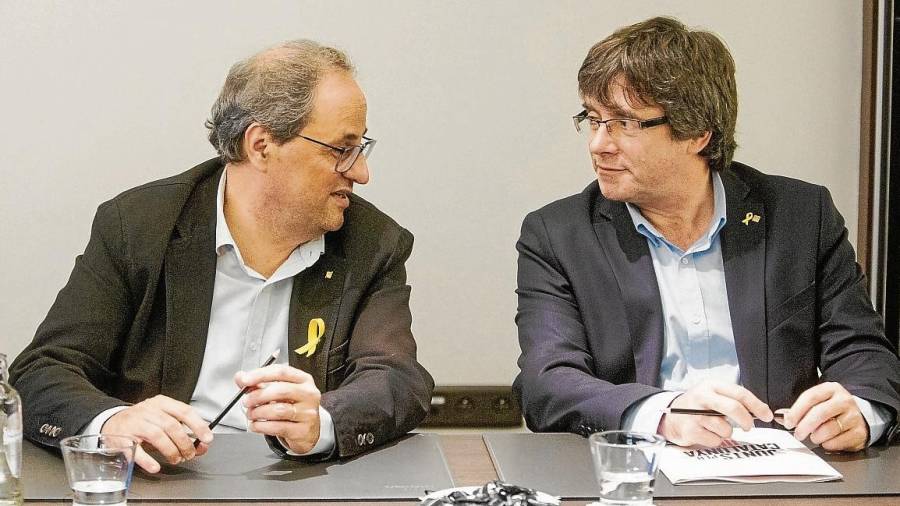 Quim Torra i Carles Puigdemont, durant la seva reunió d’ahir a l’hotel Marivaux de Brussel·les. FOTO: EFE