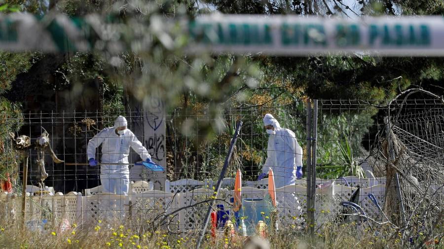 La Guardia Civil investiga la muerte de dos menores que fueron hallados enterrados. FOTO: EFE