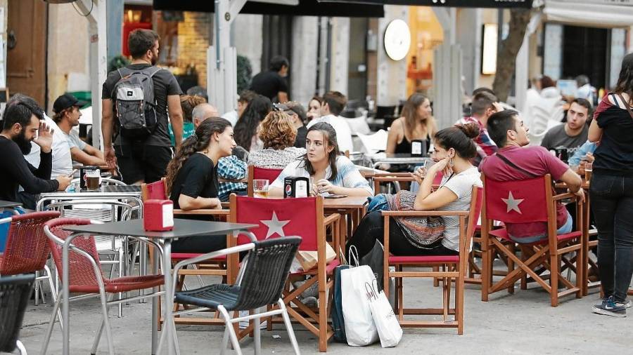 La Plaça de la Font congrega una gran cantidad de terrazas de bares y restaurantes. Foto: Alba Mariné