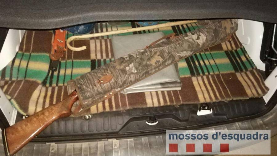 Imatge d'una de les armes que usaven els denunciats. Foto: Mossos d'Esquadra