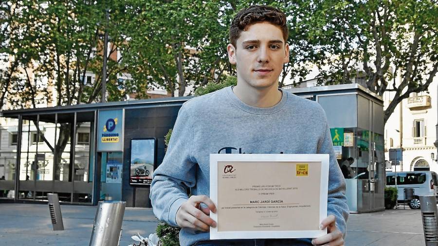 Marc Jardí, estudiant a l’Institut Salvador Vilaseca, ha guanyat el premi al millor treball de recerca de la província de Tarragona. FOTO: a. gonzález