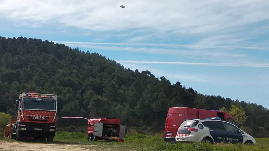 Imagen de las dotaciones de Bombers en el lugar del incendio. Foto: À.Juanpere