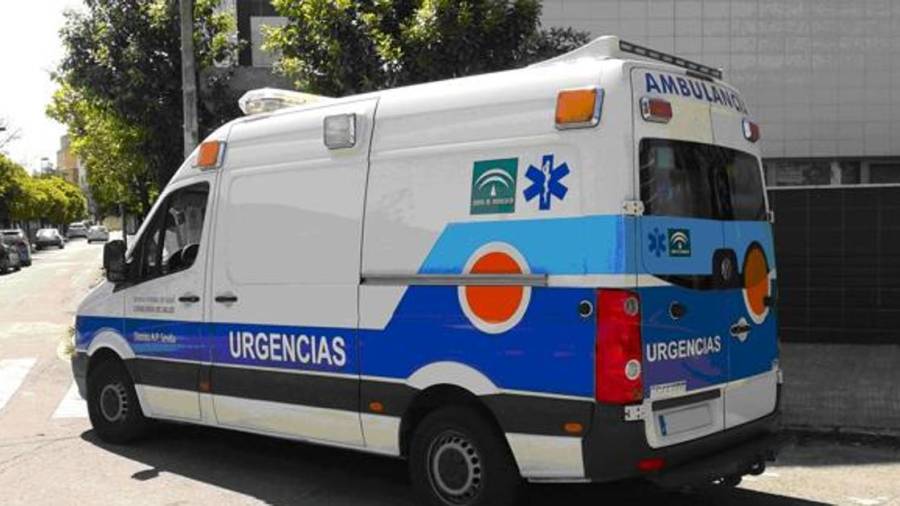 Imagen de archivo de una ambulancia en Marbella. Cedida