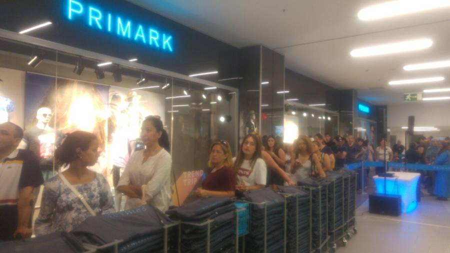 Colas para entrar en Primark el día de su inauguración. Foto: Núria Riu