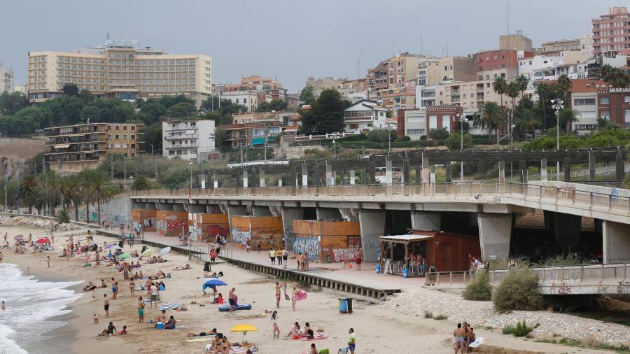 Imagen de archivo de la playa del Miracle en Tarragona. Dt