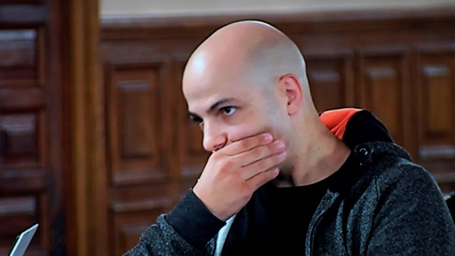 Sergio Morate, sentado en el banquillo durante una jornada del juicio contra él. FOTO: J. Del Olmo