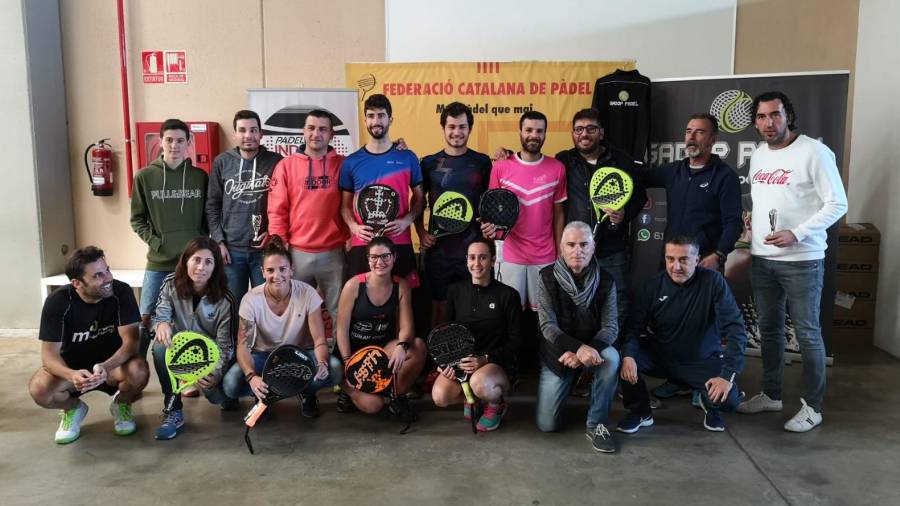 Ganadores y finalistas, tras el torneo. FOTO: Federació Catalana de Pàdel