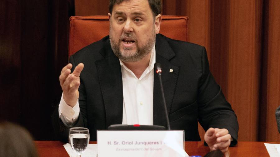 El exvicepresidente de la Generalitat, Oriol Junqueras, condenado a prisión por el 1-0, durante su intervención en la reunión de la comisión de investigación del Parlament sobre la aplicación del artículo 155 de la Constitución. EFE