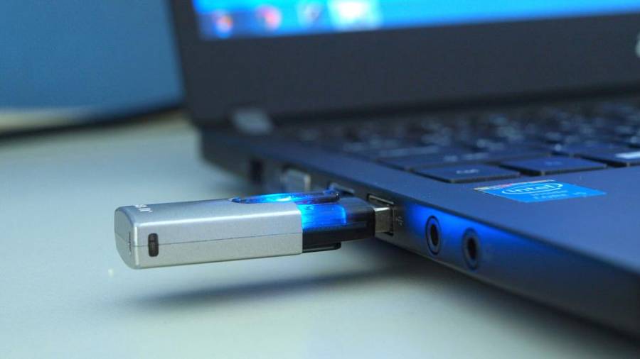 Un USB conectado a un ordenador