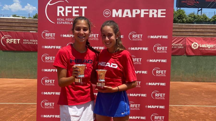 Anna Ortiz y Martina Genís, campeonas de España cadete de dobles