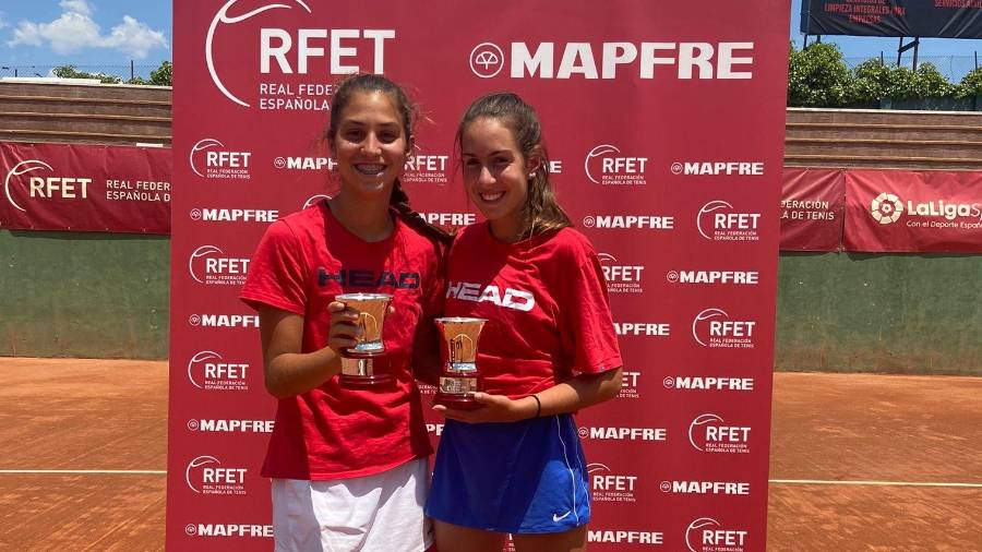 Anna Ortiz y Martina Genís, campeonas de España cadete de dobles