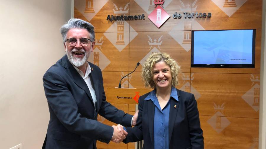 Enric Roig i Meritxell Roigé anunciant el pacte aquest dimecres al matí. Foto: M. Pallás