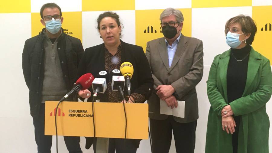 Enric Adell, Norma Pujol, Xavier Faura i Maria Jesús Viña, a la seu de la Federació de l'Ebre d'ERC. FOTO: ACN