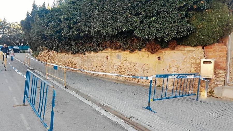 El muro en cuestión se encuentra en la avenida de Josep M. Casas de Muller, en Tarragona 2. FOTO: J.C.