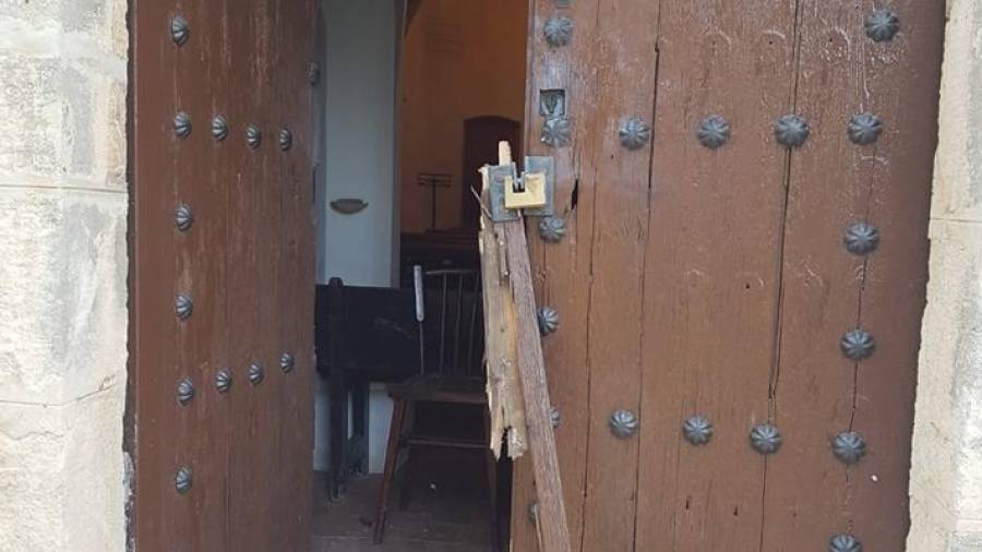 La puerta de la ermita de Sant Miquel en Banyeres,