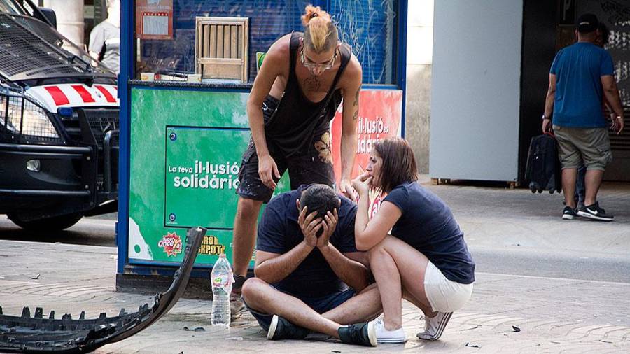 Imagen de tres víctimas del atentado en Barcelona. EFE