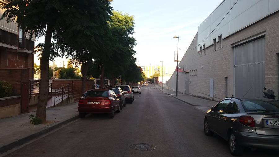 Los hechos ocurrieron de madrugada en la calle Lluís Bonet i Amigó de L’Albada. Foto: Alba Mariné