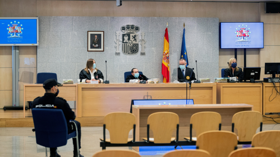 Imagen de uno de los mossos declarando en el juicio del 17-A. EFE