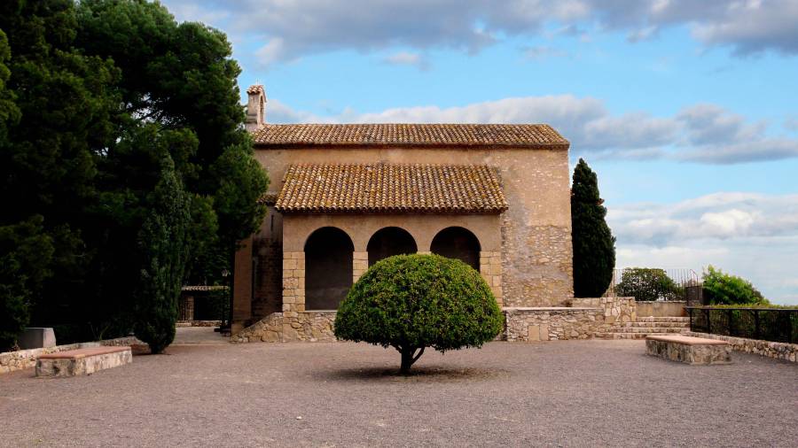 L’ermita de Berà va ser fundada l’any 1121 sota la invocació de Sant Pere.