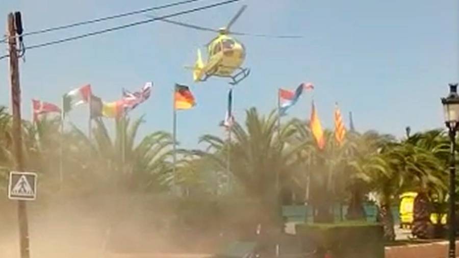 El helicóptero tomó tierra en el camping de El Vendrell Playa.