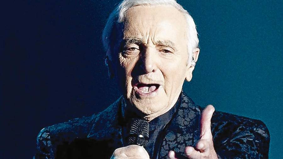 Foto de archivo de Aznavour durante una actuación en una sala de conciertos en Amsterdam. FOTO: EFE