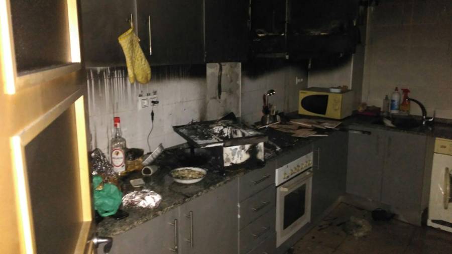 El incendio se originó en la cocina de uno de los pisos de la primera planta. FOTO: DT