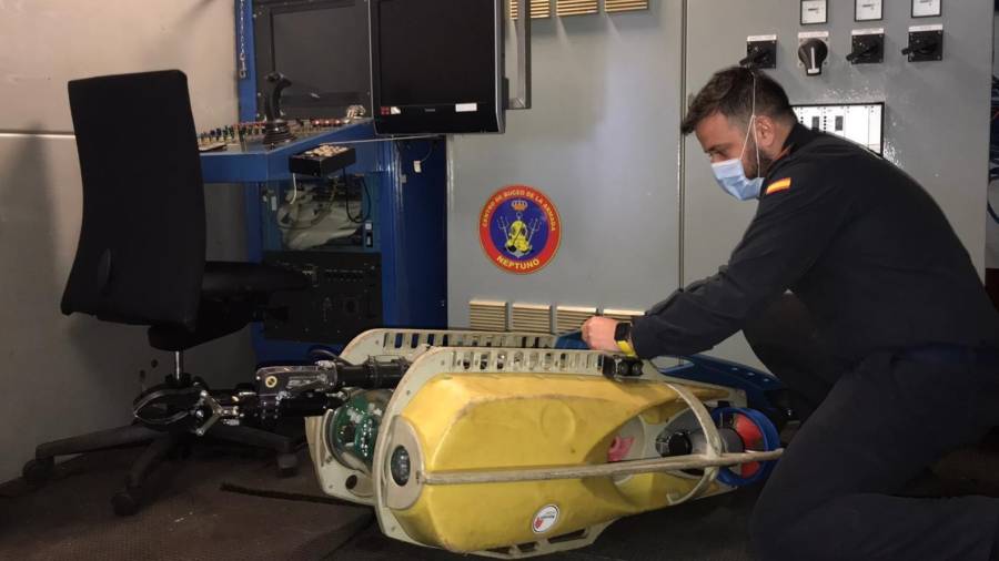 El robot que se utilizó para verificar que había la avioneta en el fondo marino. FOTO: Armada