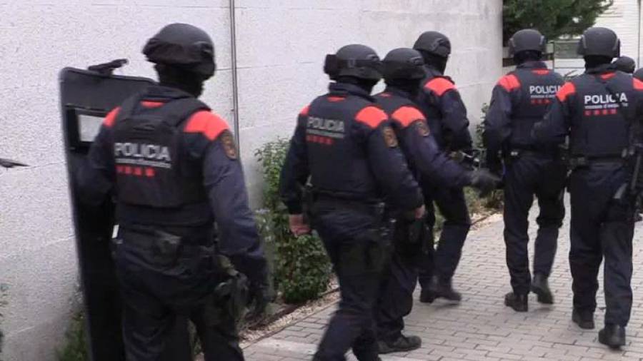 Agentes antidisturbios de los Mossos d'Esquadra. FOTO: DT