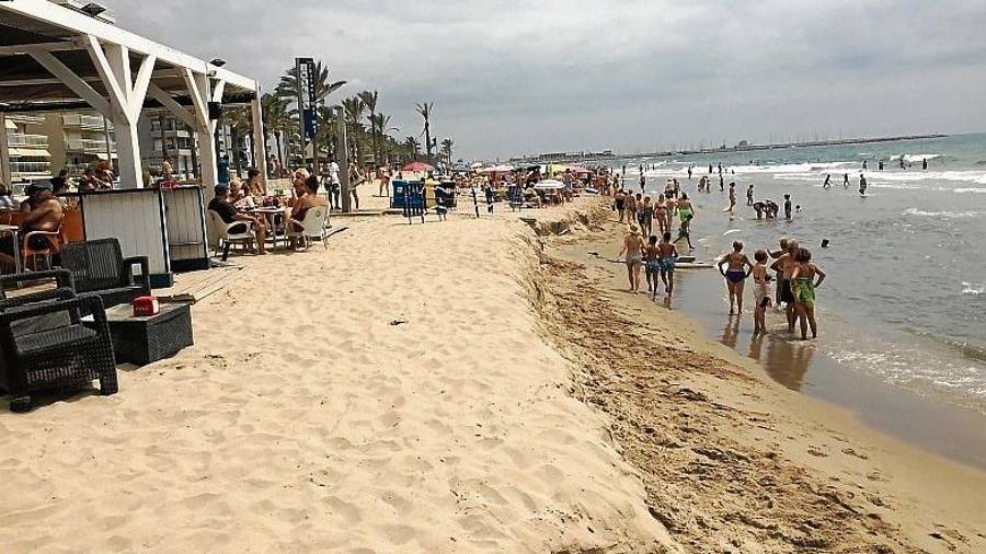 El pasado verano la playa perdió muchos metros en una noche.