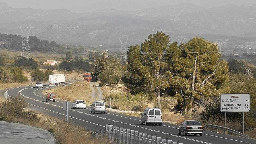 L’actual carretera N-340 al seu pas per les Terres de l’Ebre. FOTO: Joan Revillas