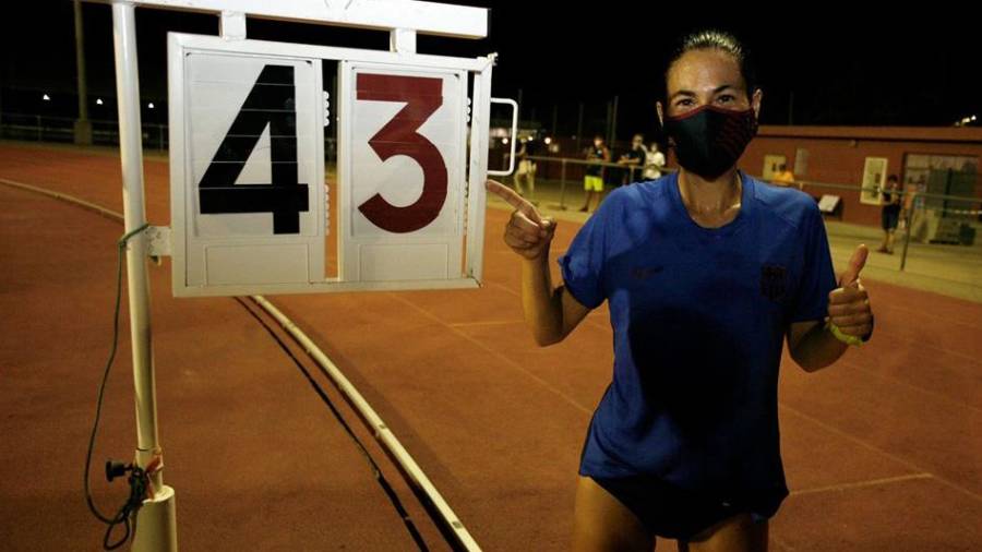 Marta Galimany, tras conseguir el récord de la hora en la propia pista de Valls. FOTO: Pere Toda/Ajuntament de Valls