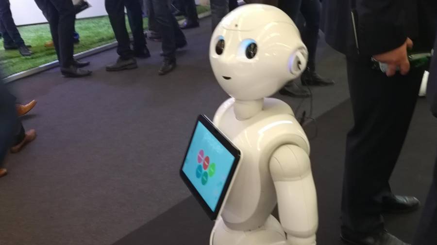 Pepper, el robot de atención al público de SoftBank. Foto: R. Servent