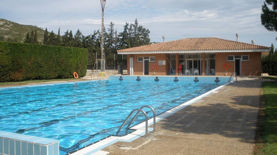 Imatge de la piscina municipal de Perelló on s'ha produït el robatori.